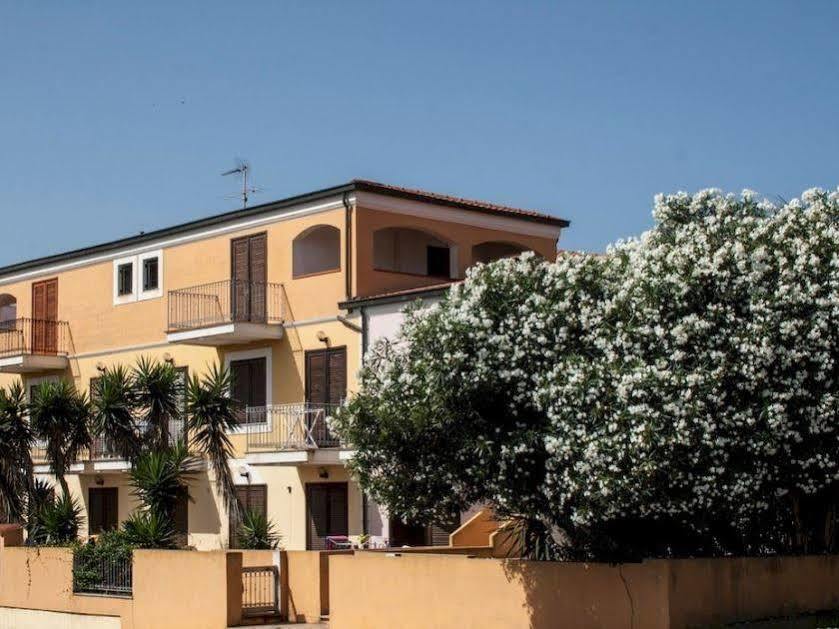 Residence Le Pavoncelle Santa Teresa Gallura Bagian luar foto
