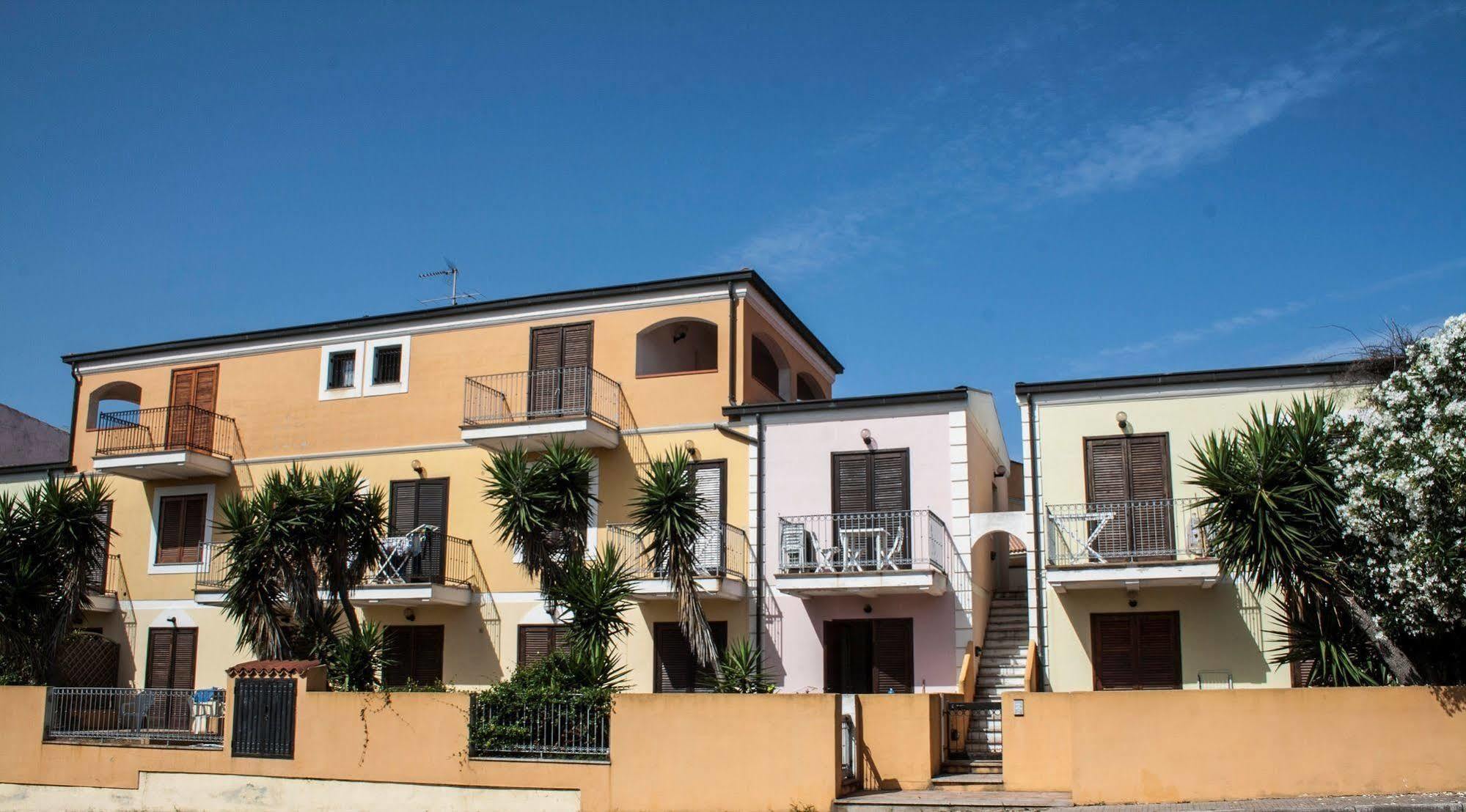 Residence Le Pavoncelle Santa Teresa Gallura Bagian luar foto